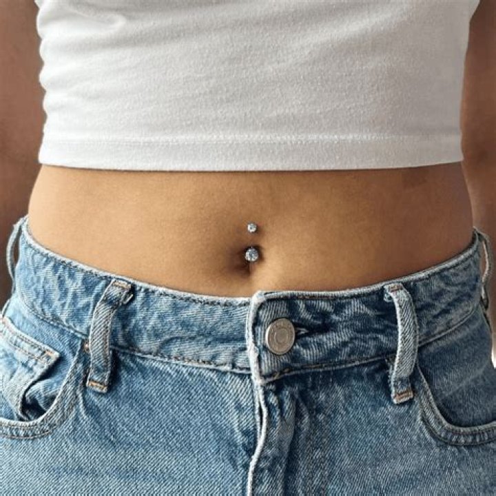 Are belly rings still in style 2020?