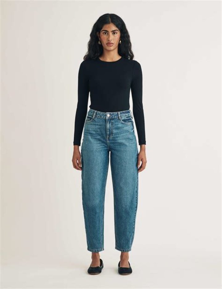 Are high waisted jeans mom jeans?