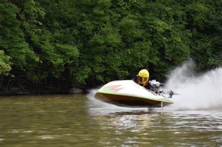 Are jet boats faster than prop boats?