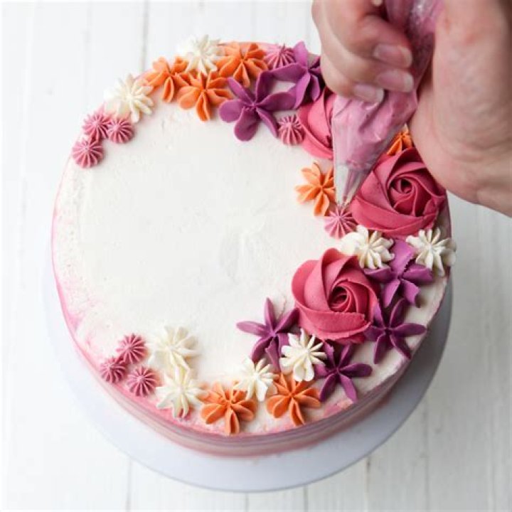 Can Betty Crocker icing be piped?