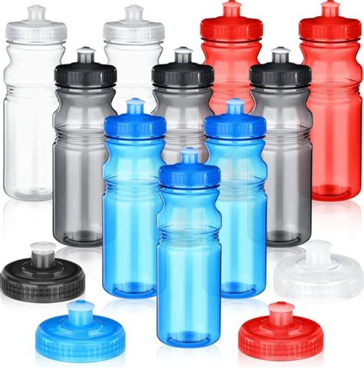 Can I bring water bottle to USS?
