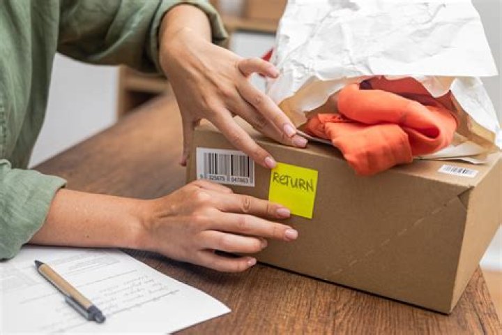 Can I return shoes to Amazon without the box?