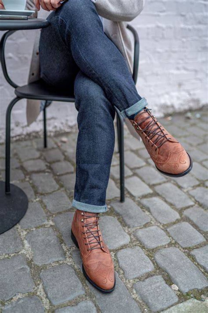 Can I wear jeans on a hike?