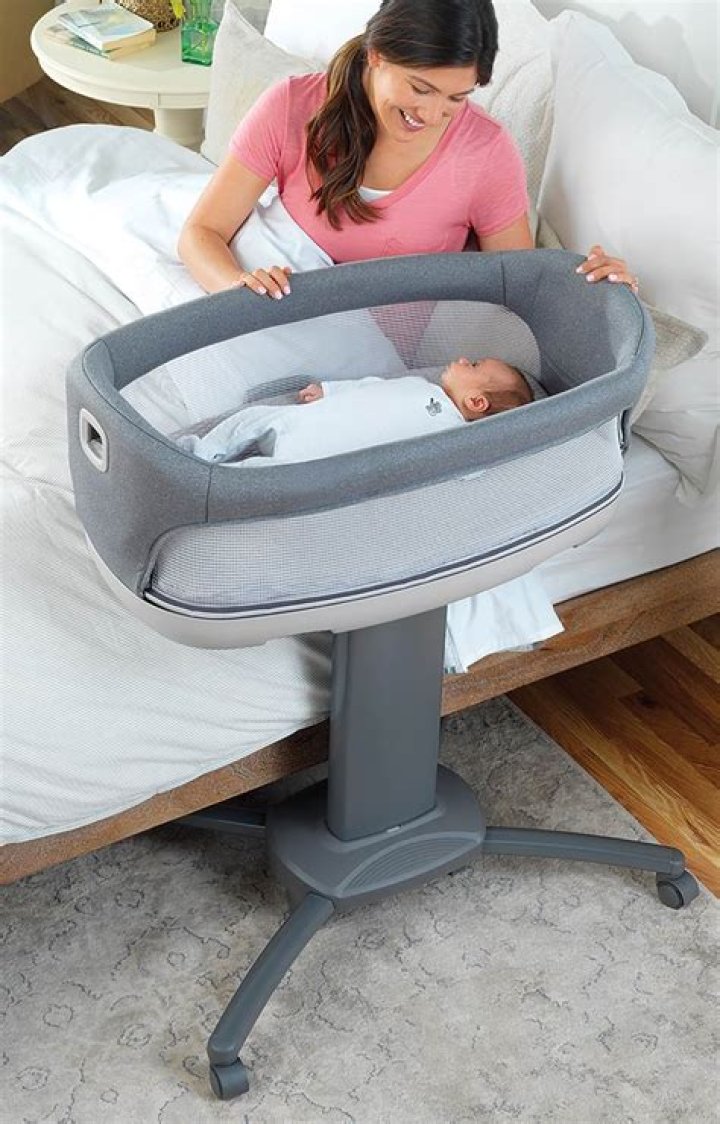 Can newborn sleep in just a nappy?