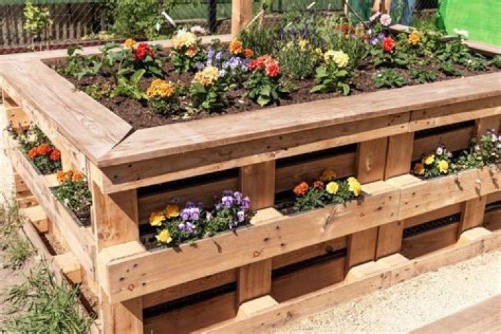 Can pallets be used for garden beds?