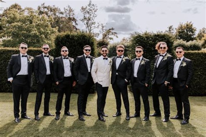 Can the groom wear a bow tie and groomsmen wear ties?