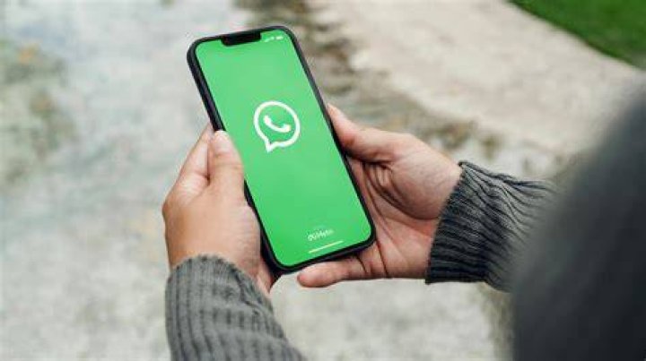 Can WhatsApp access Google Photos?
