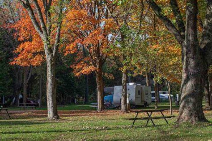 Can you park overnight in Montreal?