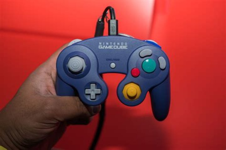 Can you play Mario Galaxy with a GameCube controller?