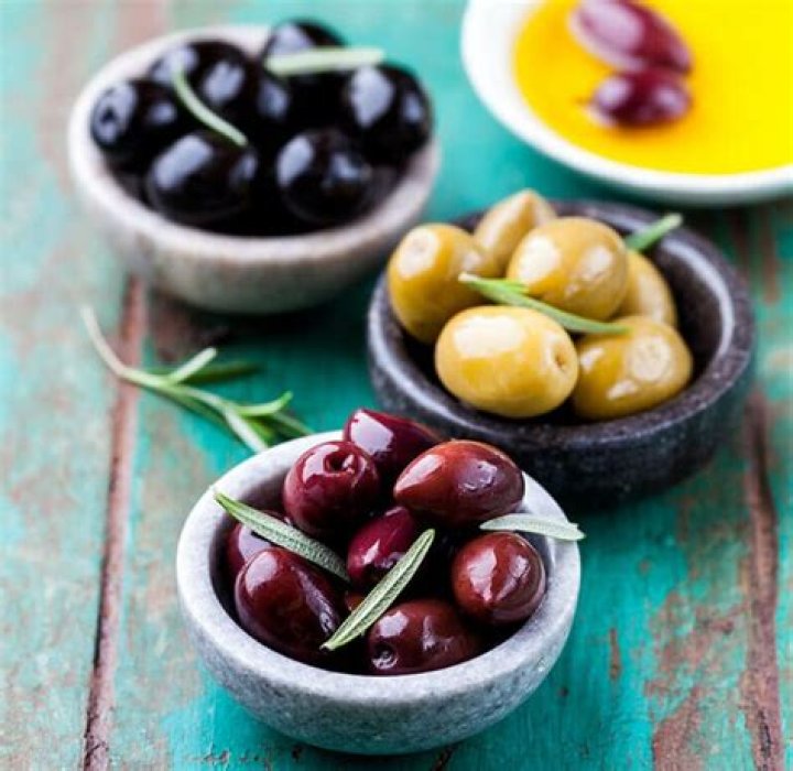 Can you substitute kalamata olives for black olives?