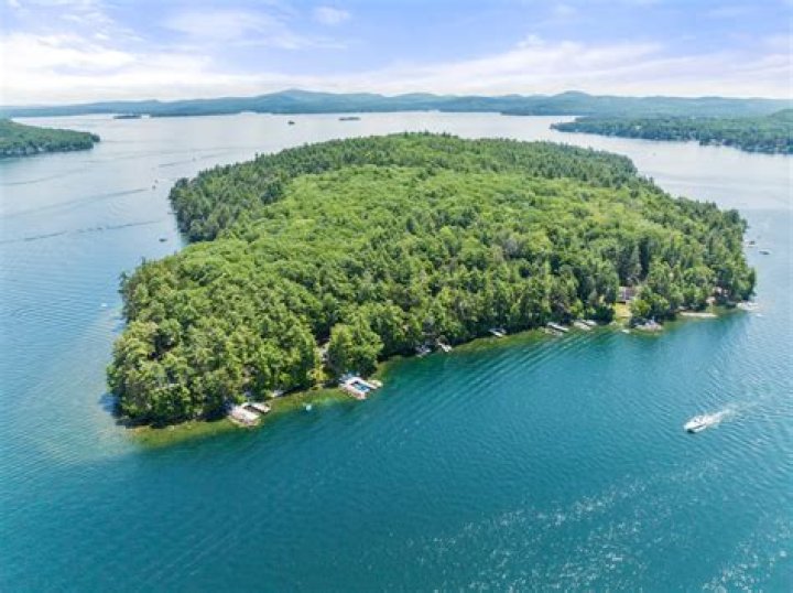Can you swim in Lake Winnipesaukee?