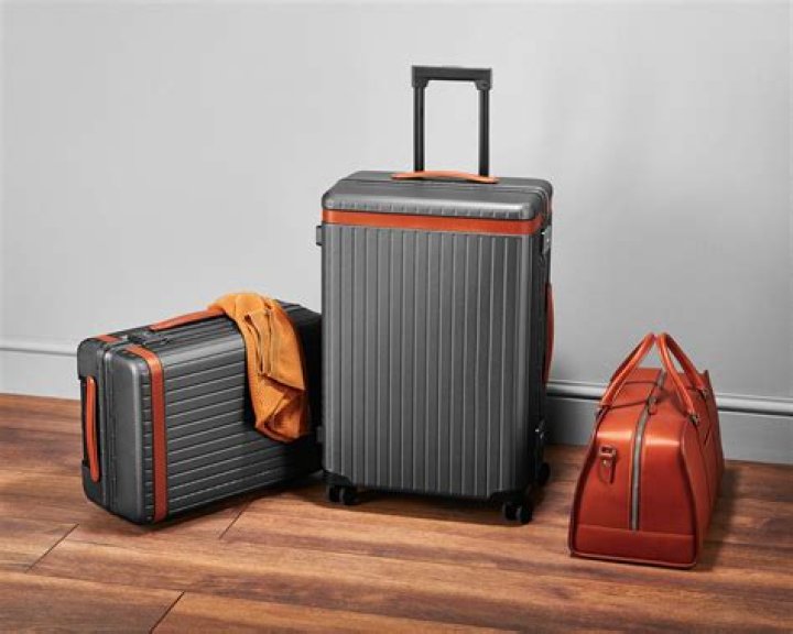Can you take headphones in hand luggage?