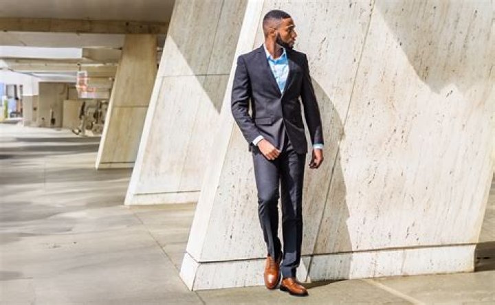 Can you wear oxfords with a suit?