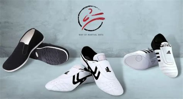 Can you wear shoes during Hajj?