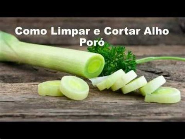 Como limpar e cortar alho poró?