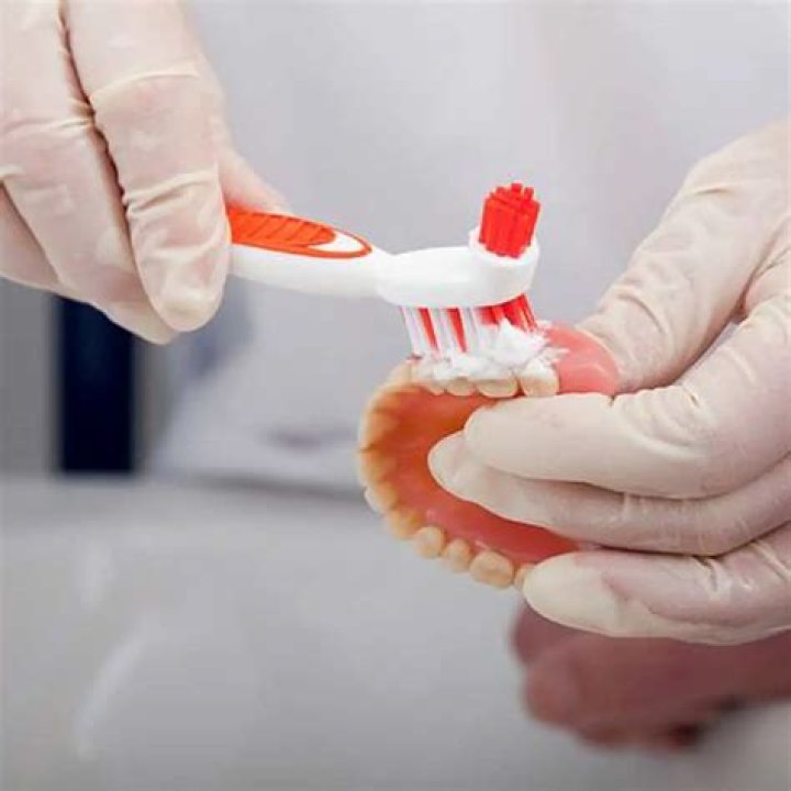 ¿Cómo pulir en casa una protesis dental?