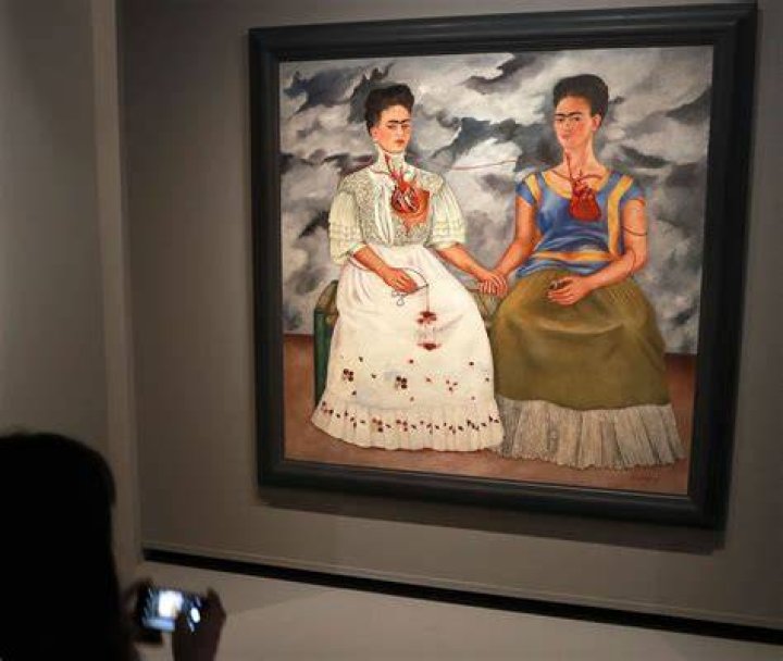 Did Frida Kahlo go to Paris?
