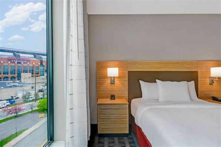 Do Courtyard Marriotts have suites?