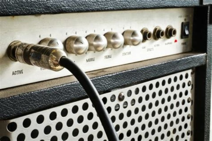 Do expensive guitar cables sound better?
