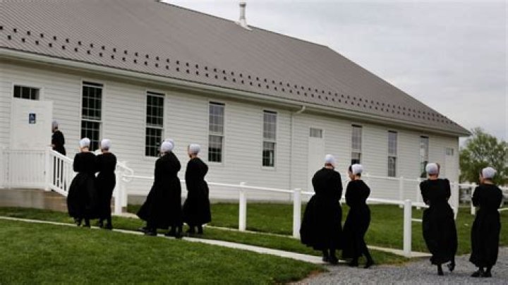 Do Mennonites go to hospitals?