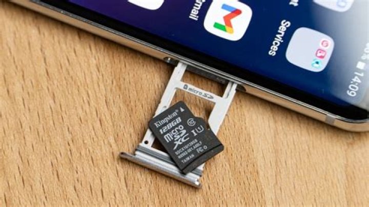 Do Samsung phones have SD cards?