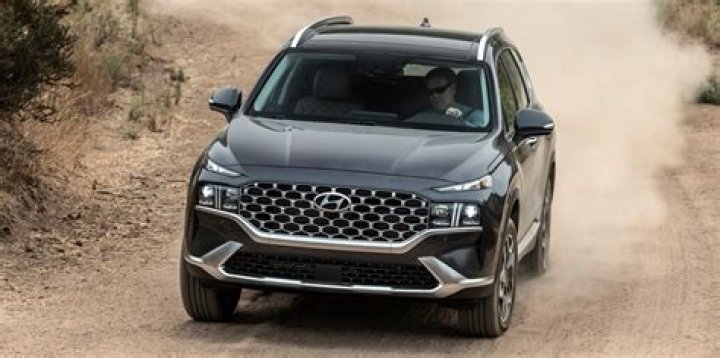 Does 2016 Hyundai Santa Fe have Apple CarPlay?