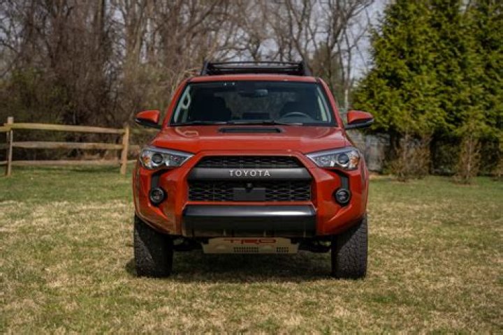 Does 2016 Toyota 4runner have Apple CarPlay?
