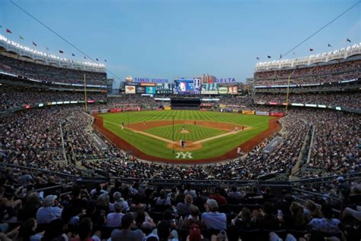 Does Amtrak go to Yankee Stadium?