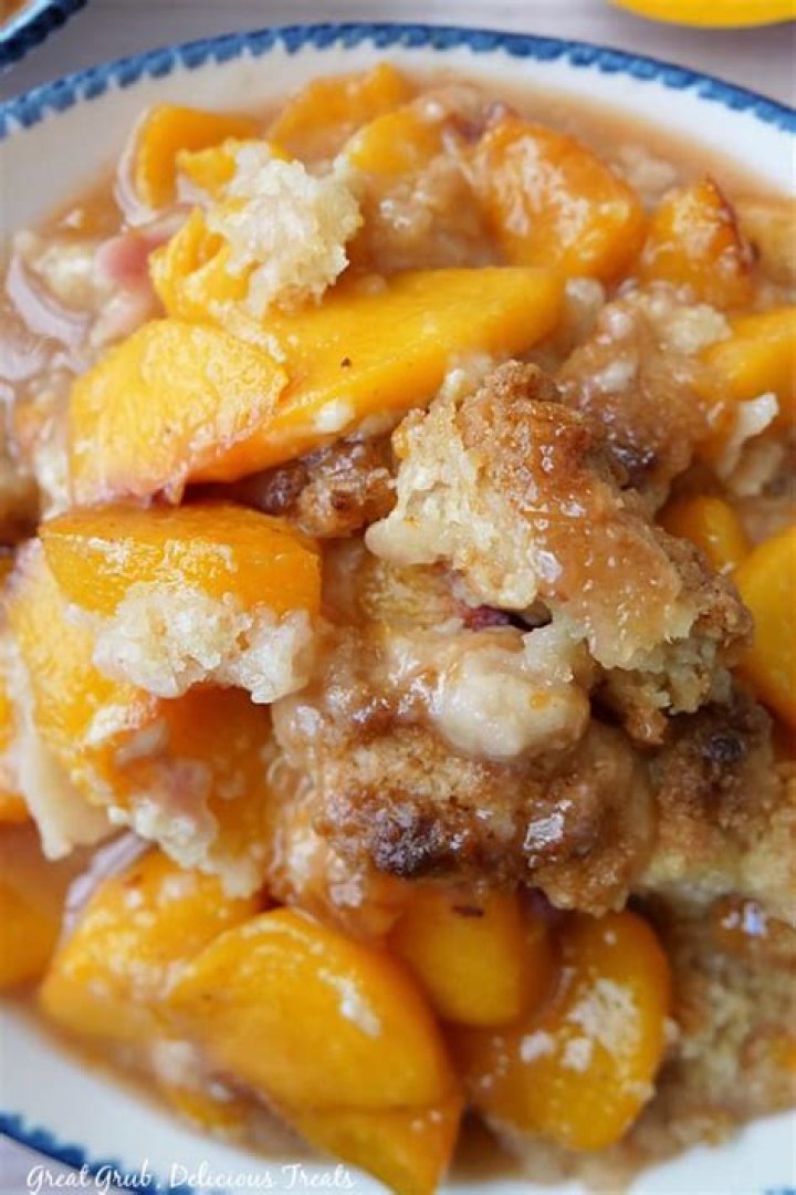 Does cobbler have crust on the bottom?