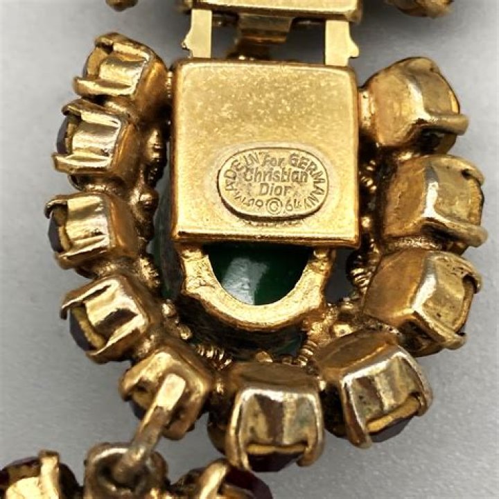 Does costume jewelry have markings?