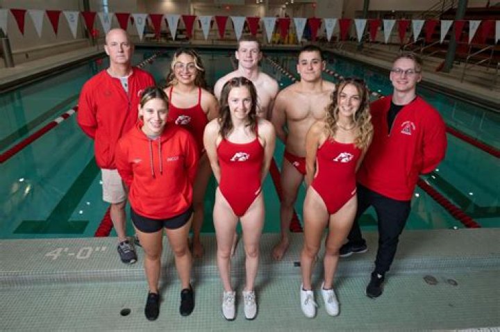 Does Dartmouth have a swim team?