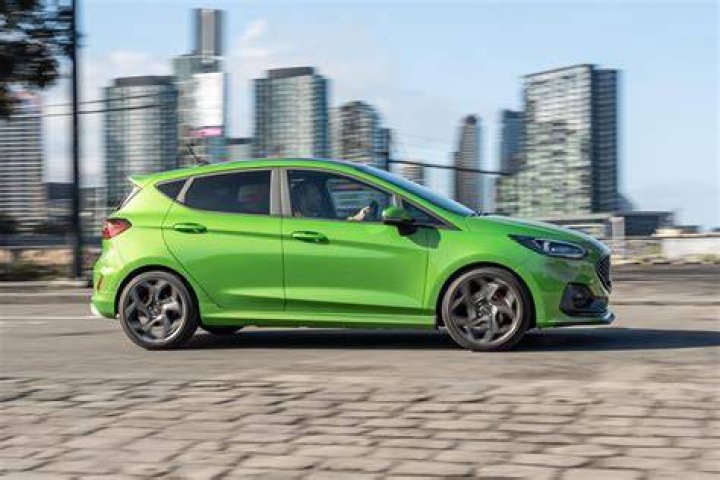 Does Ford Fiesta ST line have cruise control?