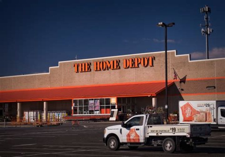 Does Home Depot rent jacks?