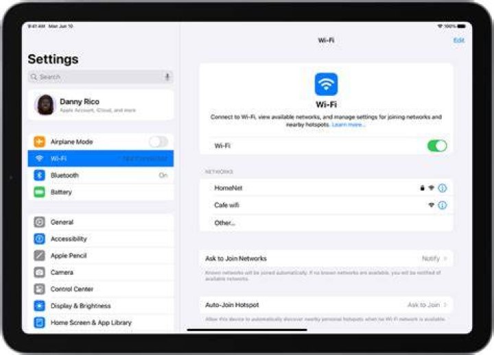 Does iPad 2 WiFi have GPS?