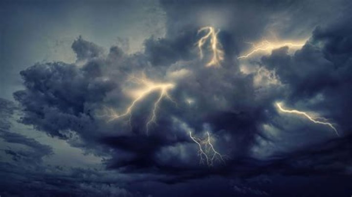 Does lightning rod stop discharge?