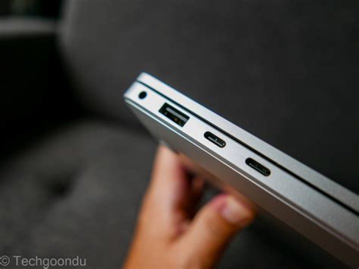 Does Microsoft Surface have mini DisplayPort?