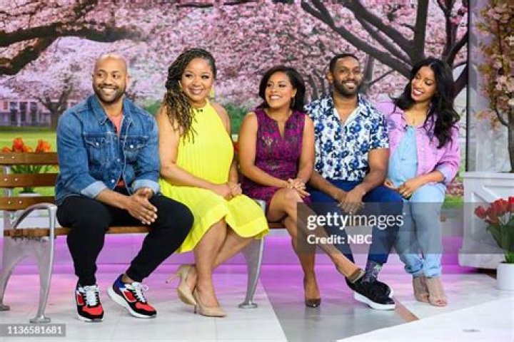 Does sheinelle Jones have siblings?