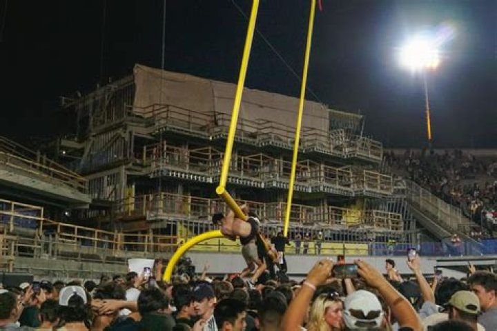 Does Vanderbilt allow fans?