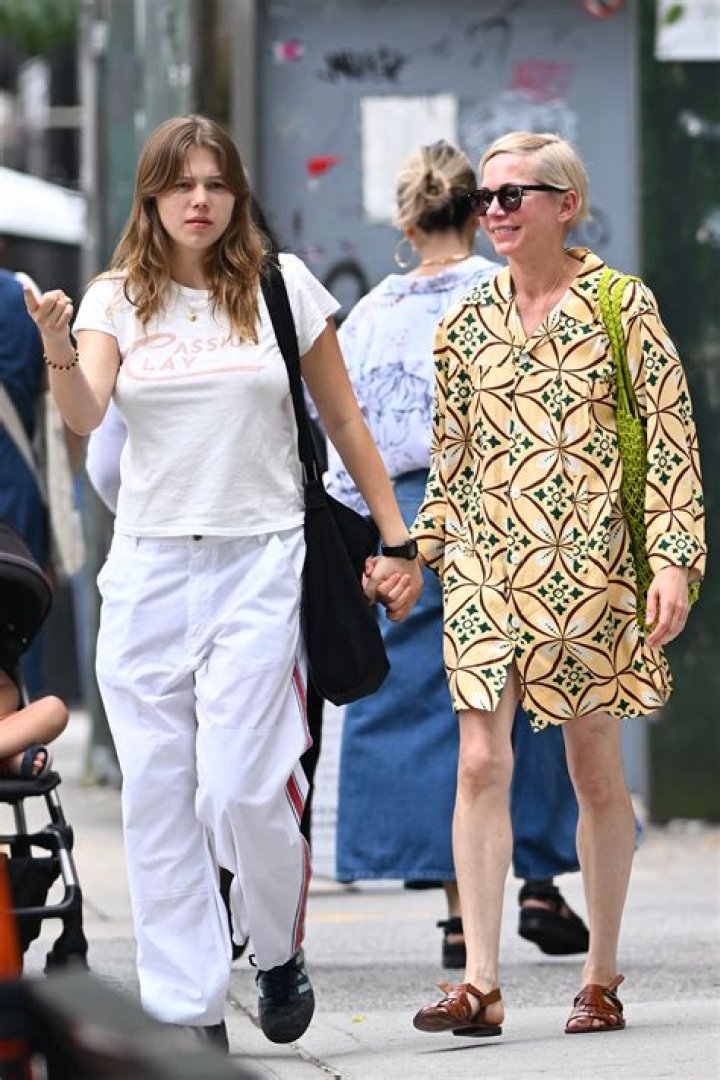 How did Michelle Williams Meet Phil Elverum?