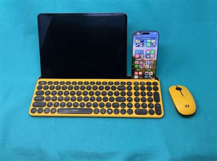 How do I connect my Gameir keyboard to my iPhone?