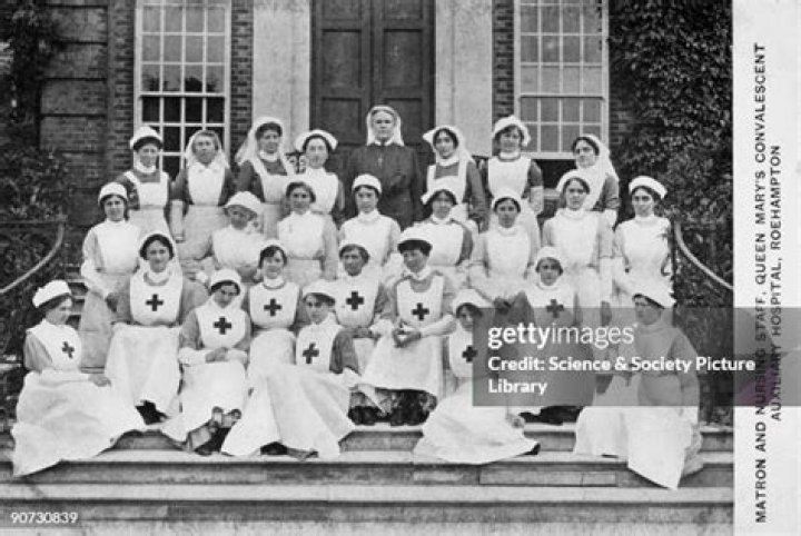 How do I get to Queen Mary Hospital Roehampton?