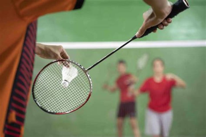 How do I stop my shoulders from hurting when I play badminton?