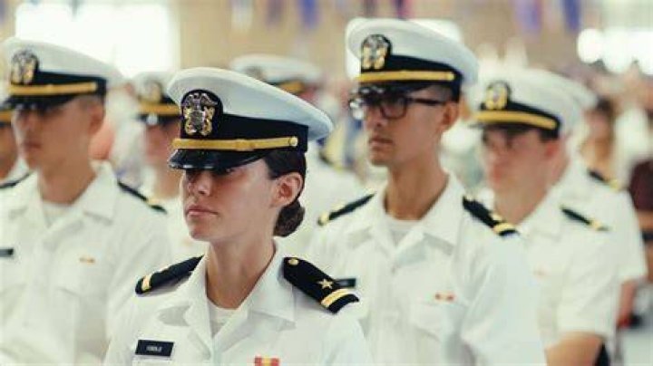 How do you become an IDAS officer?