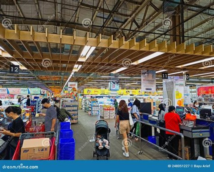 How do you calculate average number of customers waiting in line?