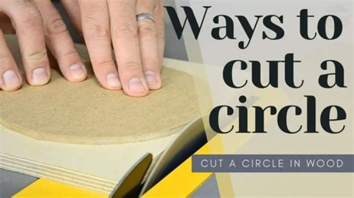 How do you cut a circle out of paper?
