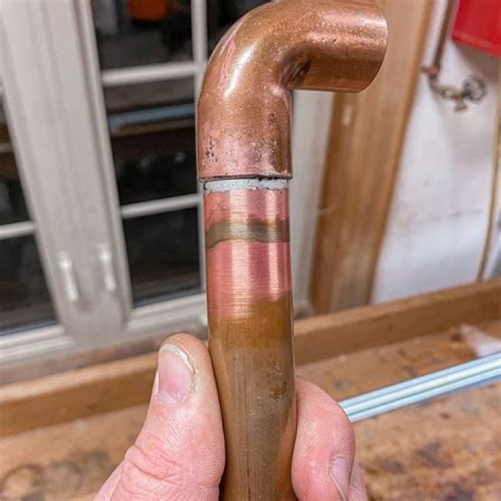 How do you keep copper pipe from oxidizing?