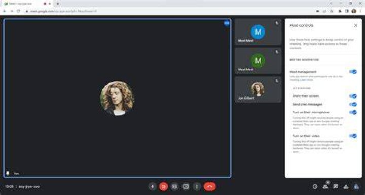 How do you make a Google Chat video call?