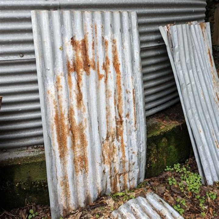 How do you make corrugated tin look rusty?