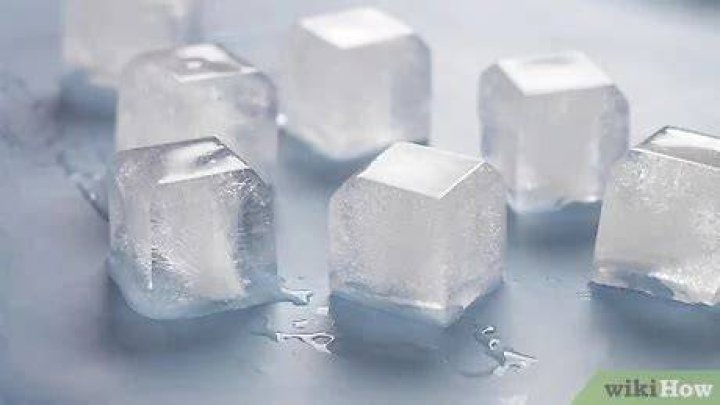 How do you make perfectly clear ice cubes?