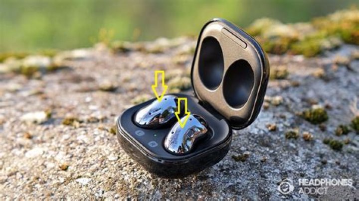 How do you pair Samsung level headphones?
